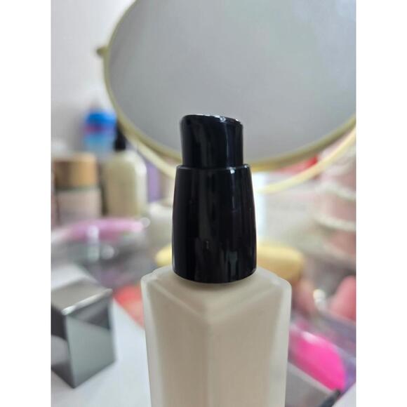 Cache Creme Satin Foundation - Picture 2 of 2